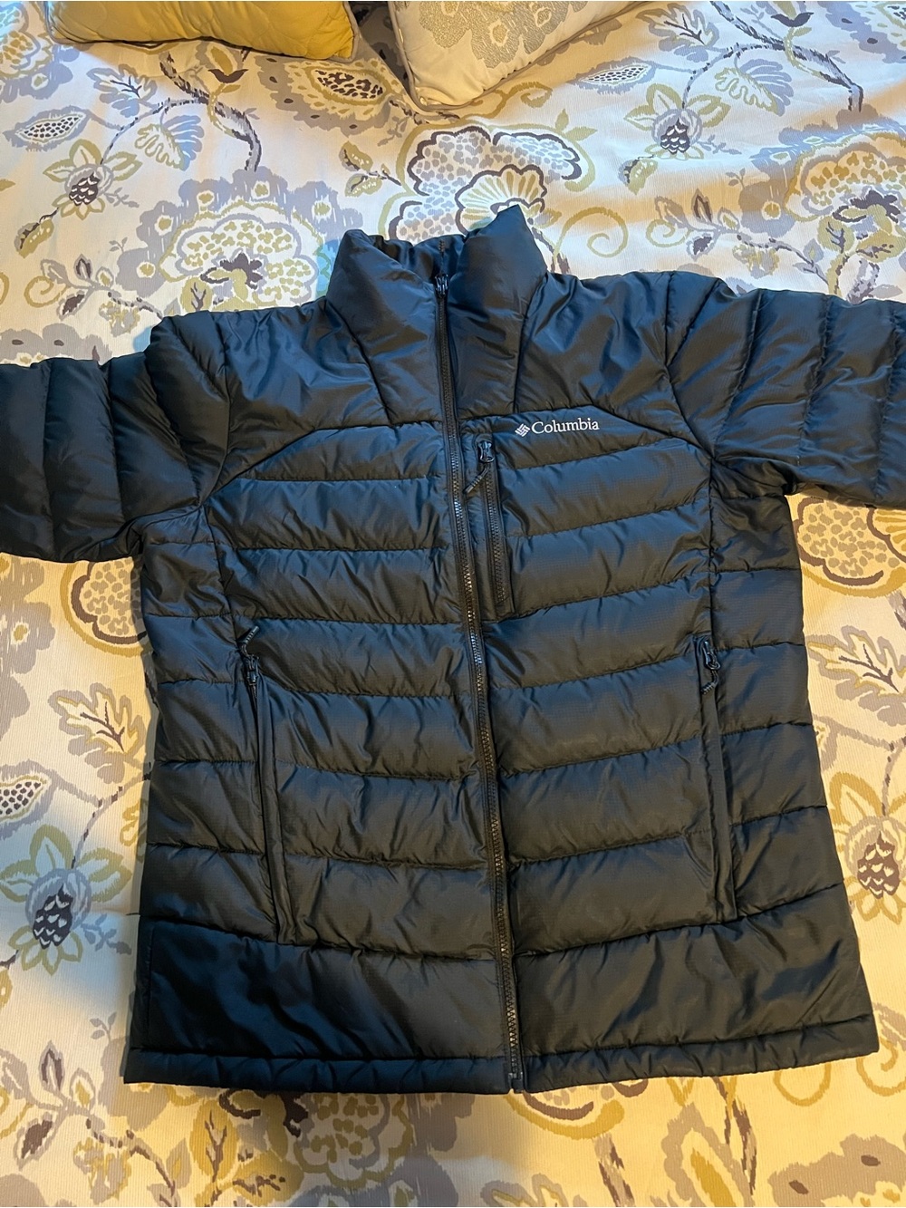 Columbia men’s Down Black Quilted Puffer Jacket size Medium